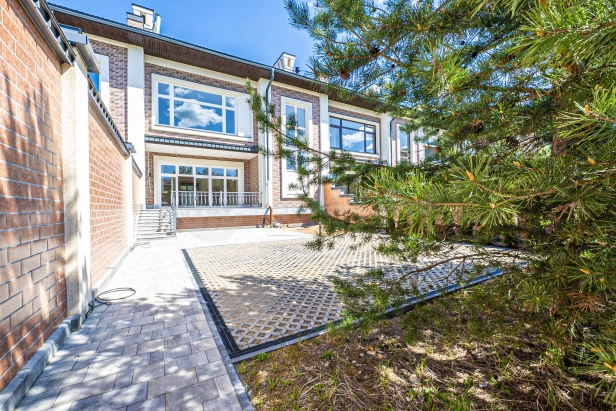 Новый таунхаус 353 м2 в Азарово