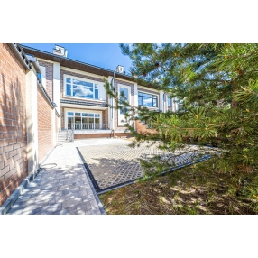 Новый таунхаус 353 м2 в Азарово