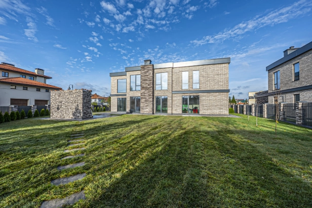 Новый дом 520м2 на 15 сот